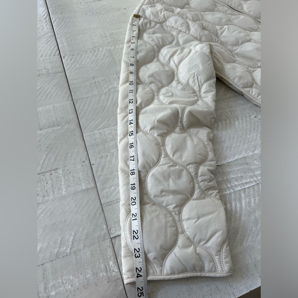 Athleta Quilted Puffer Alight Jacket in Bone color Size Large NWT - Picture 7 of 14